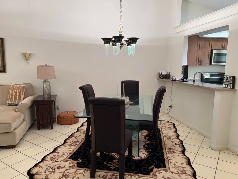 Activo con contrato: $3,300 (3 camas, 2 baños, 1469 Pies cuadrados)