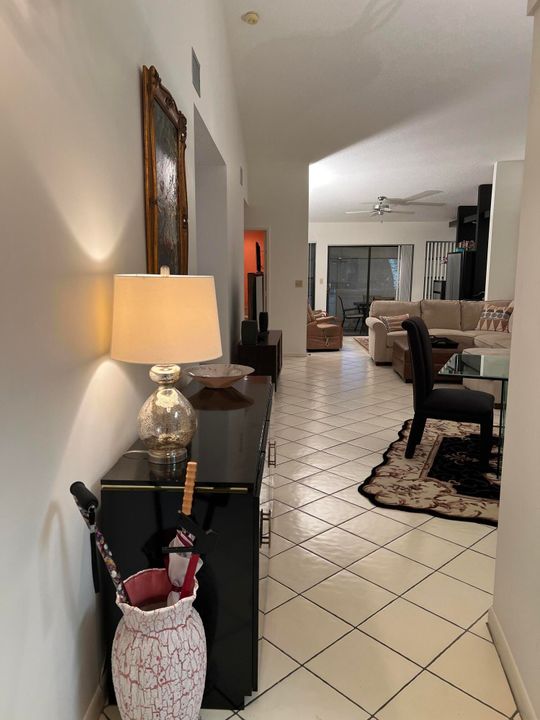 Activo con contrato: $3,300 (3 camas, 2 baños, 1469 Pies cuadrados)