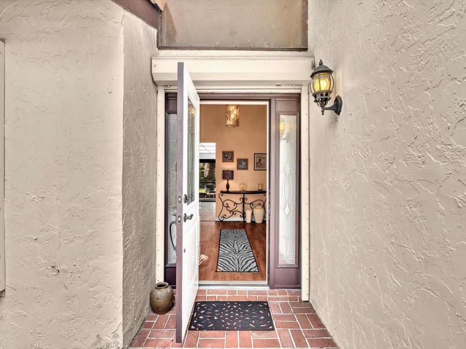 For Sale: $699,000 (2 beds, 2 baths, 1569 Square Feet)