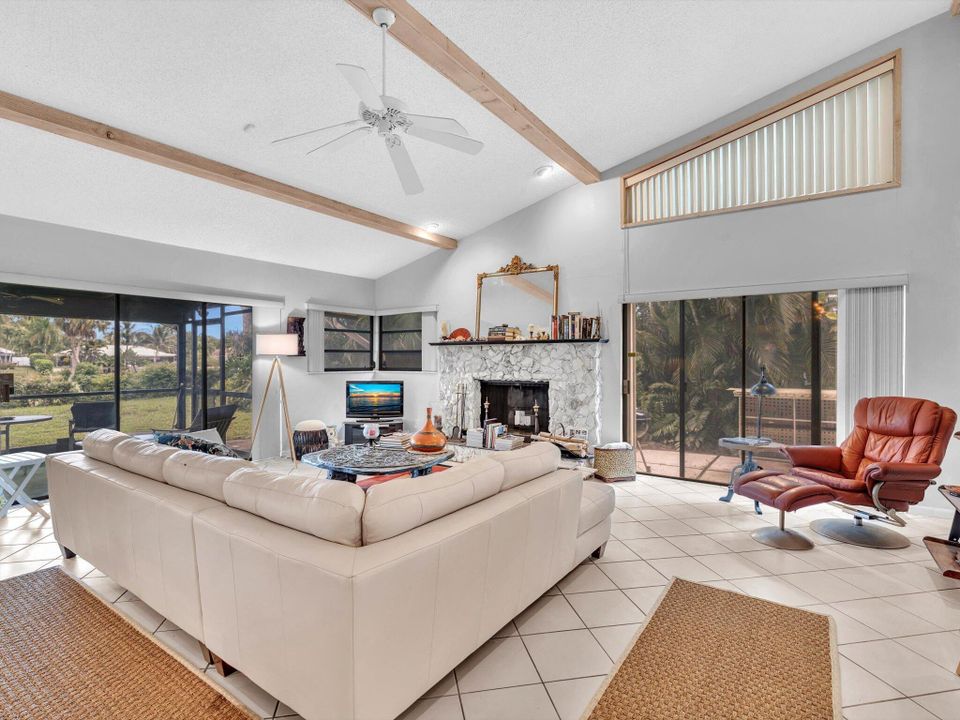 For Sale: $699,000 (2 beds, 2 baths, 1569 Square Feet)