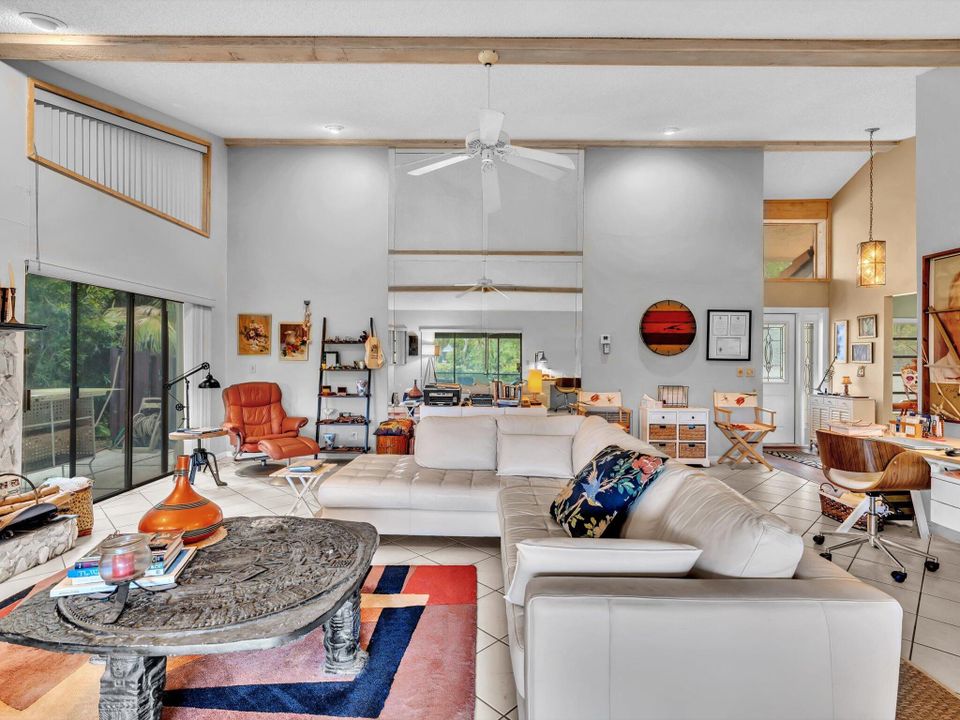 For Sale: $699,000 (2 beds, 2 baths, 1569 Square Feet)