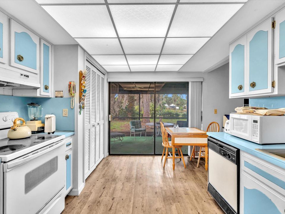 For Sale: $699,000 (2 beds, 2 baths, 1569 Square Feet)