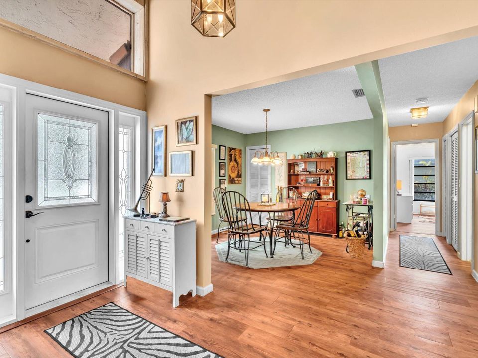 For Sale: $699,000 (2 beds, 2 baths, 1569 Square Feet)