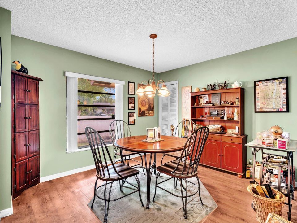 For Sale: $699,000 (2 beds, 2 baths, 1569 Square Feet)