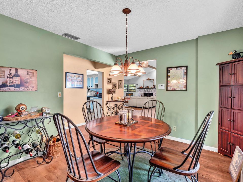 For Sale: $699,000 (2 beds, 2 baths, 1569 Square Feet)