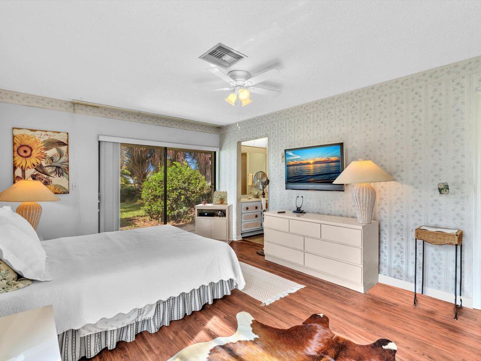 For Sale: $699,000 (2 beds, 2 baths, 1569 Square Feet)