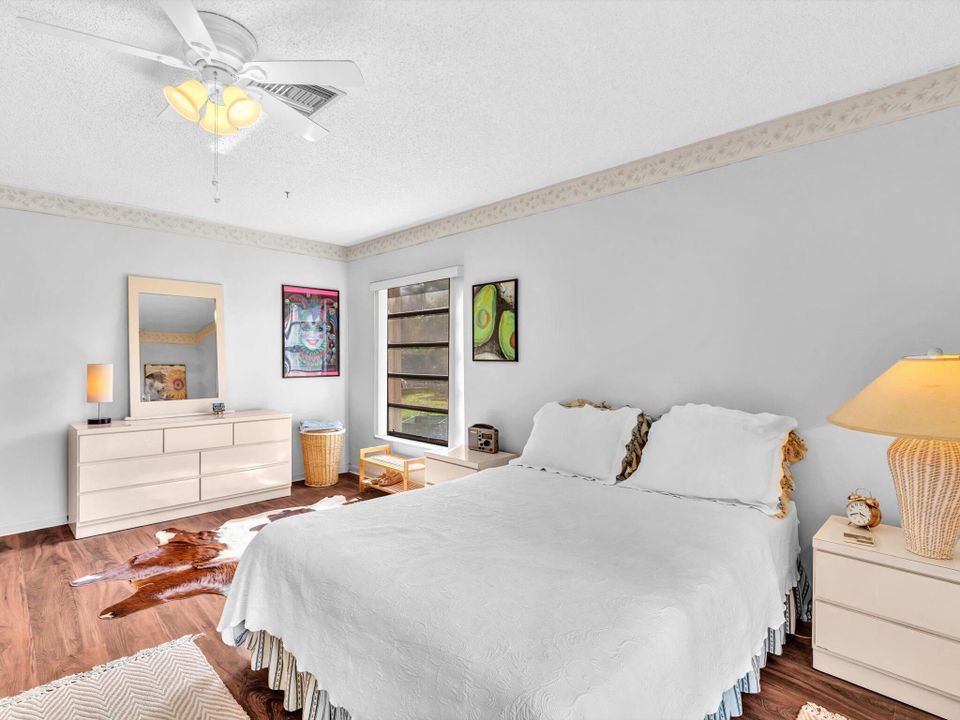 For Sale: $699,000 (2 beds, 2 baths, 1569 Square Feet)