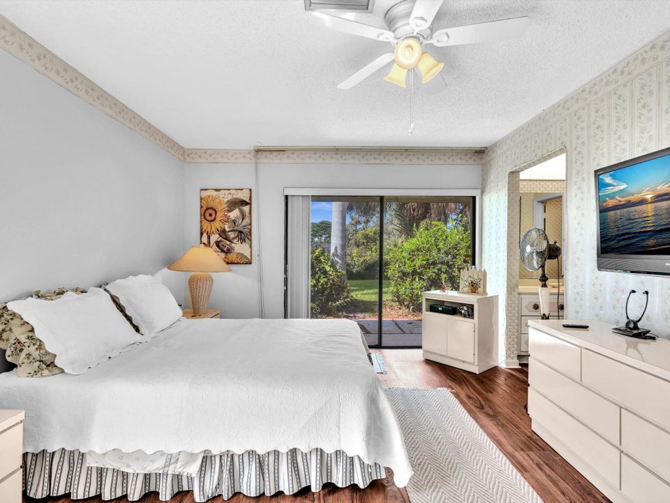 For Sale: $699,000 (2 beds, 2 baths, 1569 Square Feet)