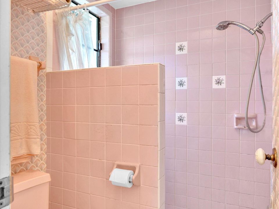 For Sale: $699,000 (2 beds, 2 baths, 1569 Square Feet)