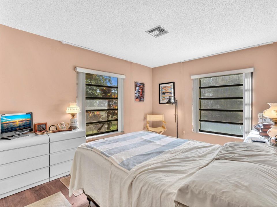 For Sale: $699,000 (2 beds, 2 baths, 1569 Square Feet)