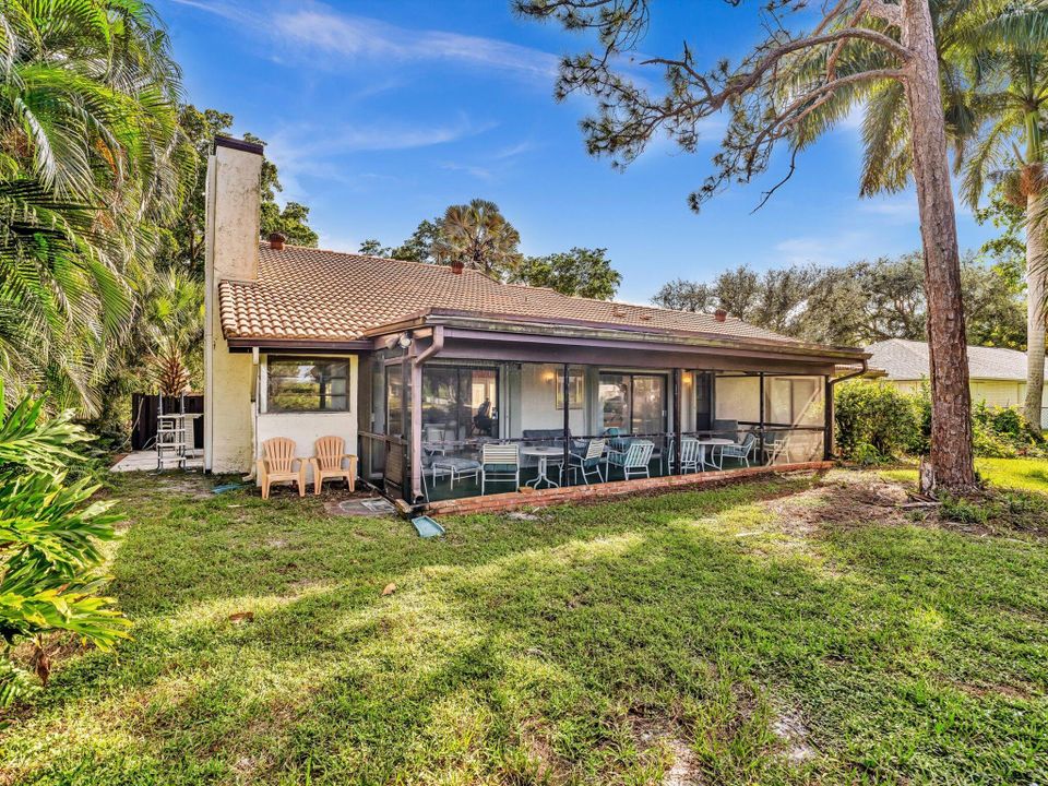 For Sale: $699,000 (2 beds, 2 baths, 1569 Square Feet)