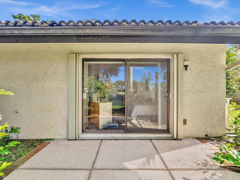 For Sale: $699,000 (2 beds, 2 baths, 1569 Square Feet)