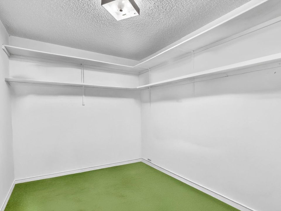 For Sale: $699,000 (2 beds, 2 baths, 1569 Square Feet)