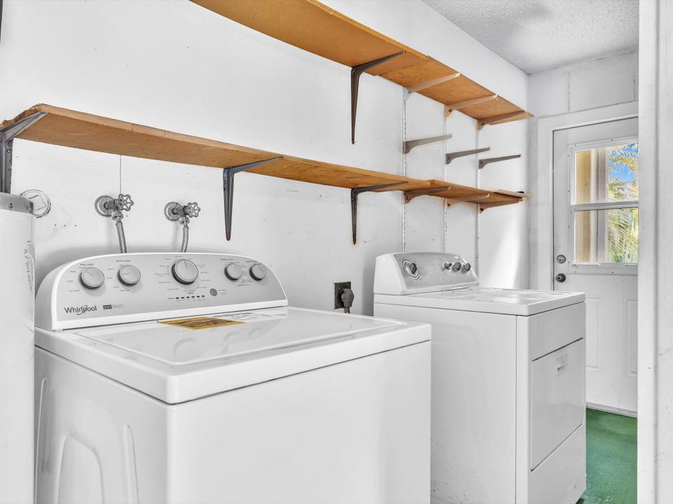 For Sale: $699,000 (2 beds, 2 baths, 1569 Square Feet)