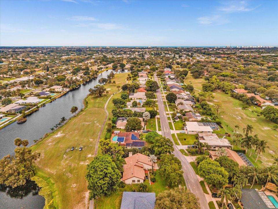 For Sale: $699,000 (2 beds, 2 baths, 1569 Square Feet)