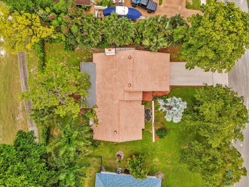 For Sale: $699,000 (2 beds, 2 baths, 1569 Square Feet)