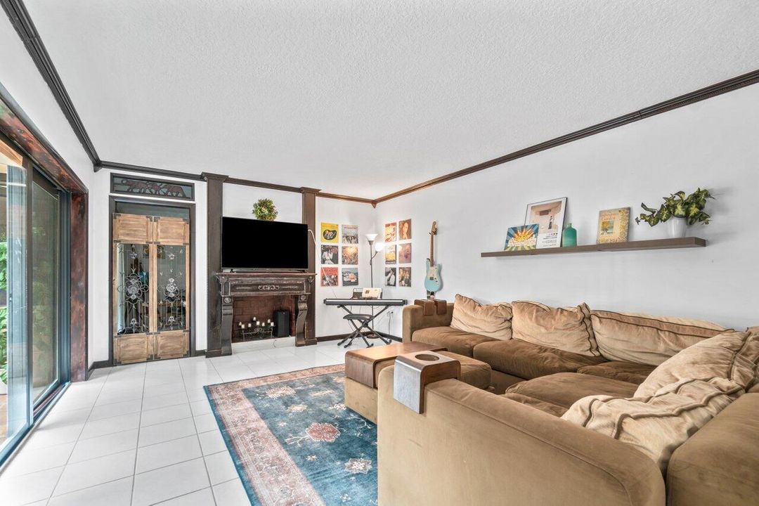 Active With Contract: $435,000 (2 beds, 2 baths, 1596 Square Feet)