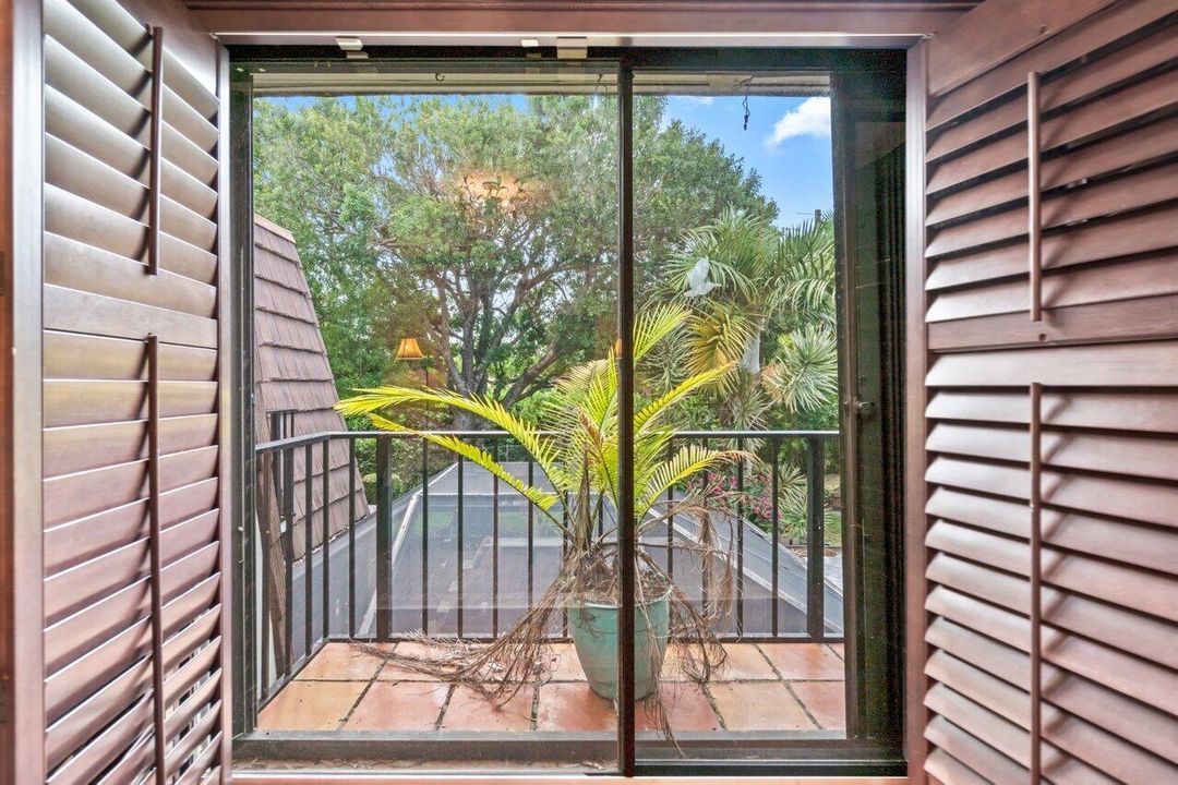 Active With Contract: $435,000 (2 beds, 2 baths, 1596 Square Feet)