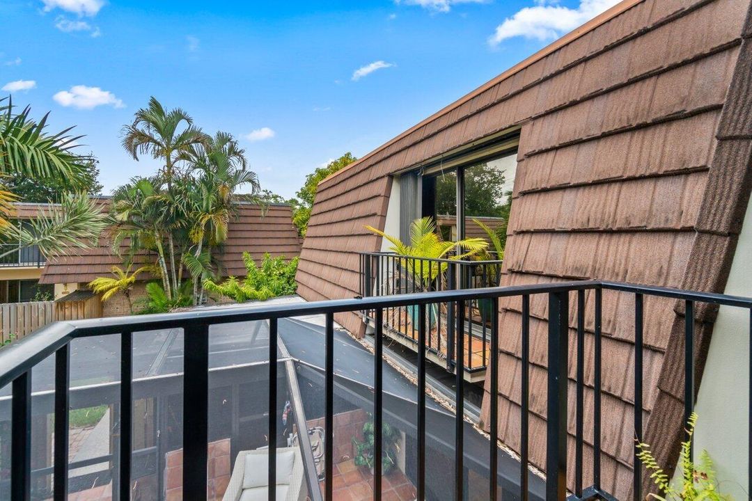 Active With Contract: $435,000 (2 beds, 2 baths, 1596 Square Feet)