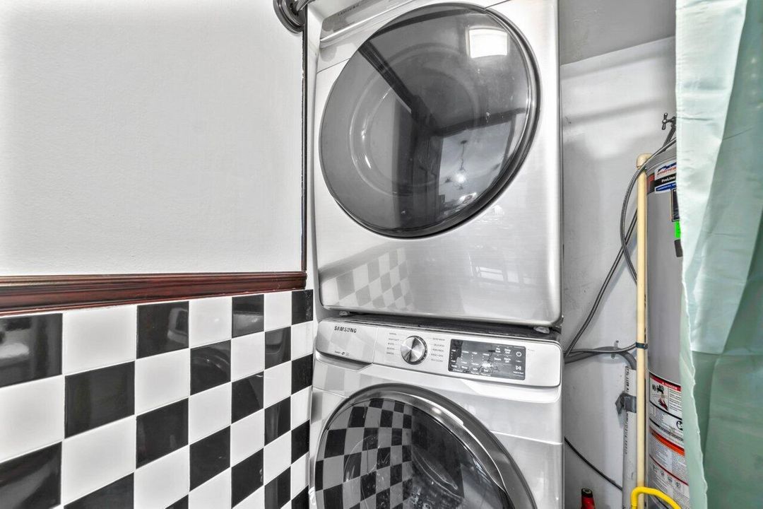 Active With Contract: $435,000 (2 beds, 2 baths, 1596 Square Feet)