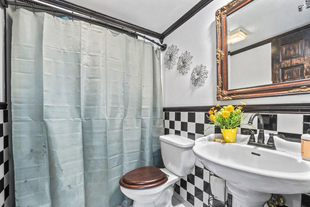 Active With Contract: $435,000 (2 beds, 2 baths, 1596 Square Feet)