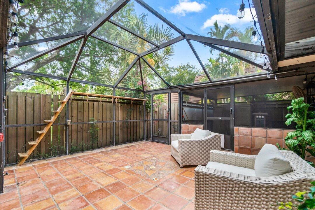 Active With Contract: $435,000 (2 beds, 2 baths, 1596 Square Feet)