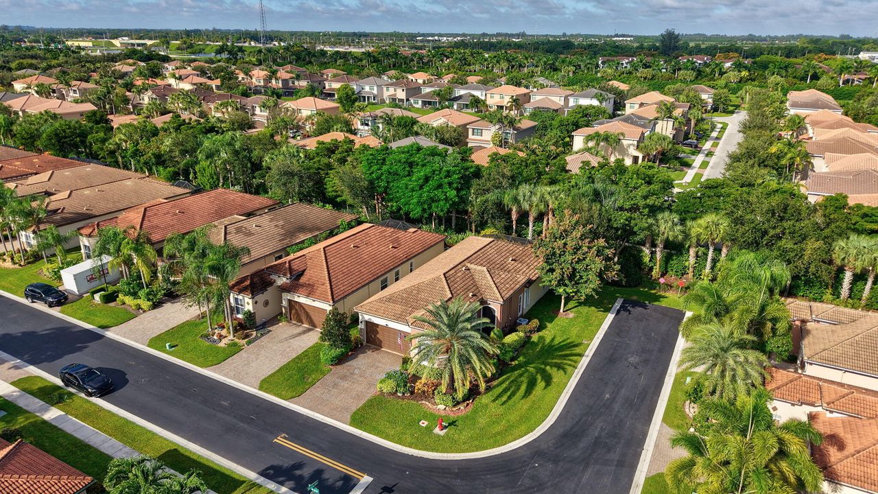 Active With Contract: $749,000 (2 beds, 2 baths, 1863 Square Feet)