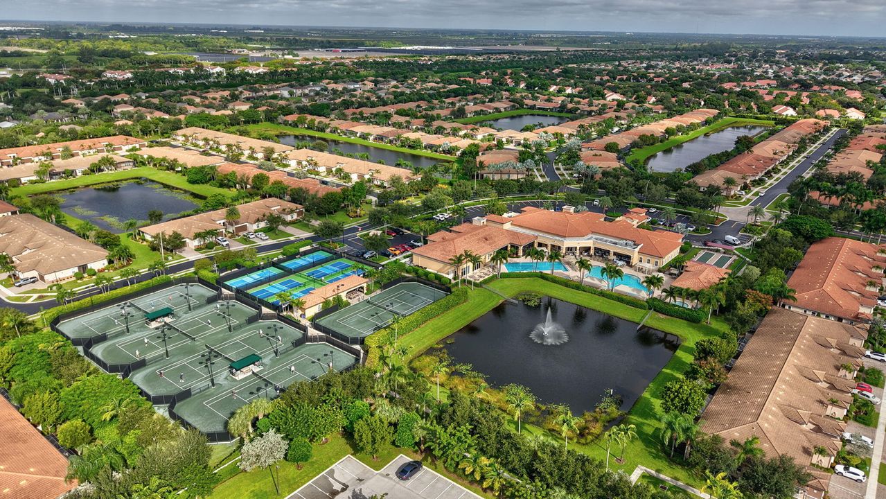 Active With Contract: $749,000 (2 beds, 2 baths, 1863 Square Feet)