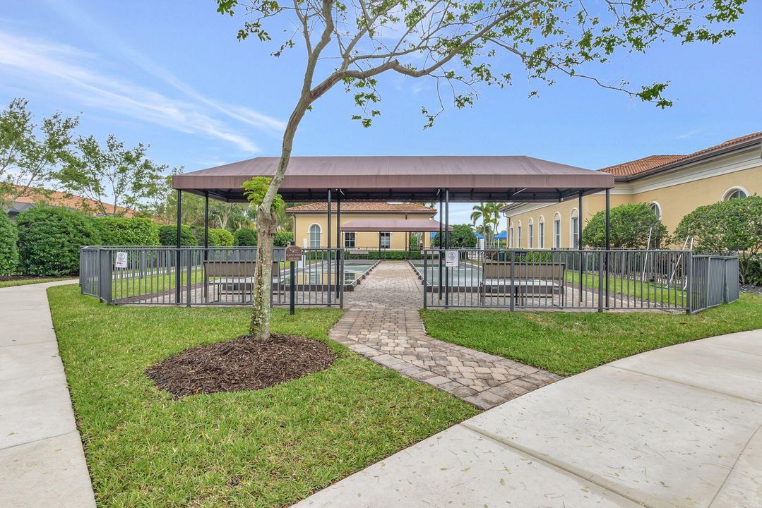 Active With Contract: $749,000 (2 beds, 2 baths, 1863 Square Feet)