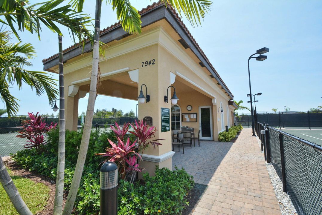 Active With Contract: $749,000 (2 beds, 2 baths, 1863 Square Feet)