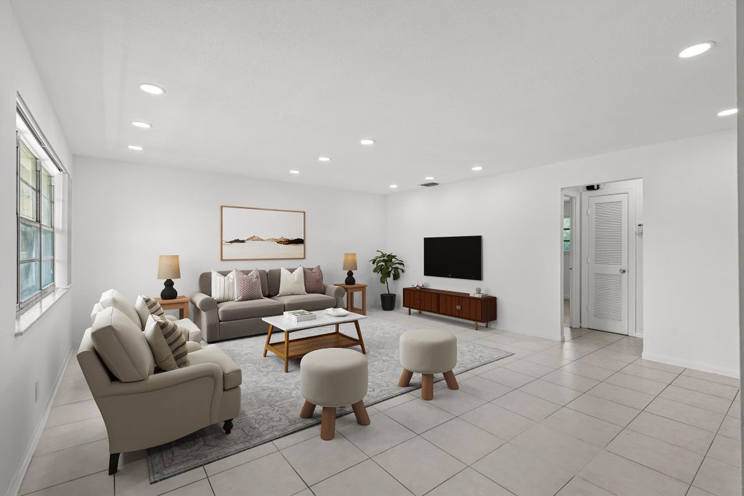 For Rent: $2,395 (2 beds, 1 baths, 920 Square Feet)