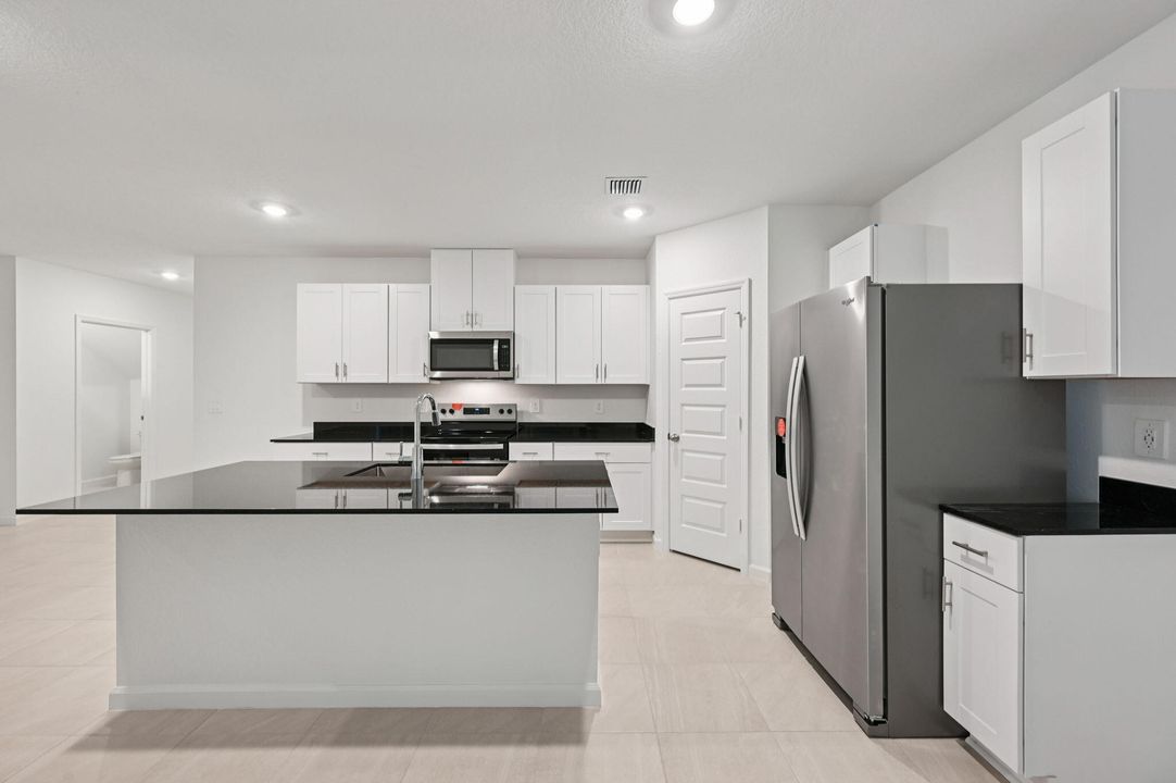 На продажу: $387,790 (3 спален, 2 ванн, 1964 Квадратных фут)