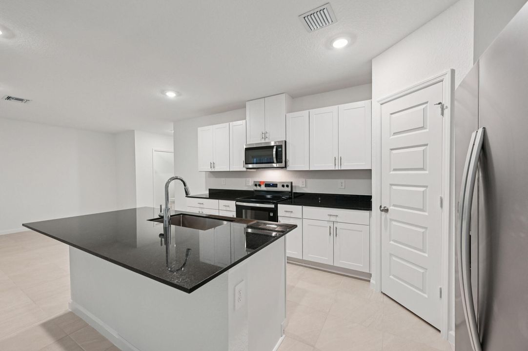 На продажу: $387,790 (3 спален, 2 ванн, 1964 Квадратных фут)