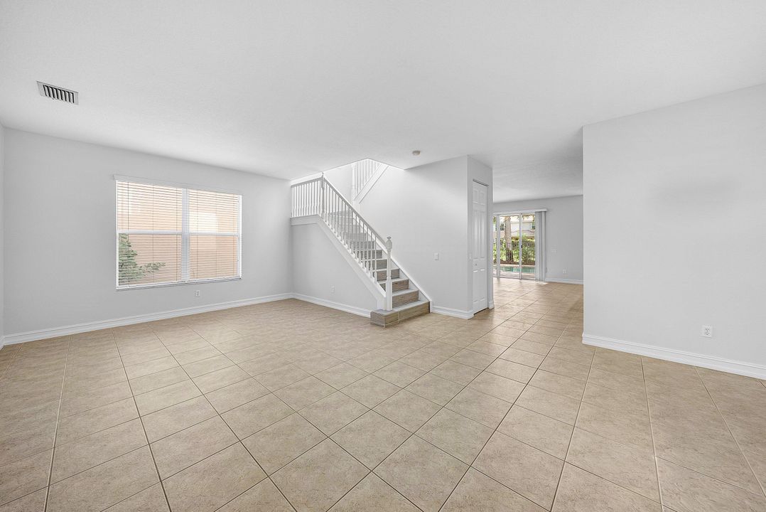 For Rent: $5,200 (5 beds, 3 baths, 2994 Square Feet)