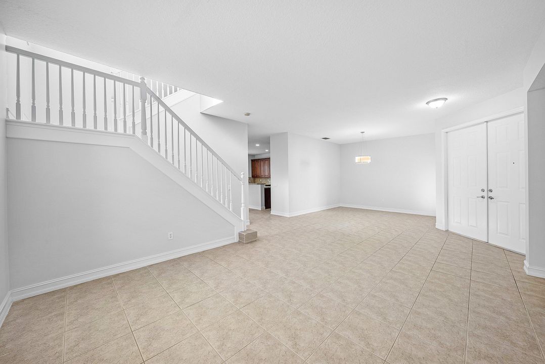 For Rent: $5,200 (5 beds, 3 baths, 2994 Square Feet)