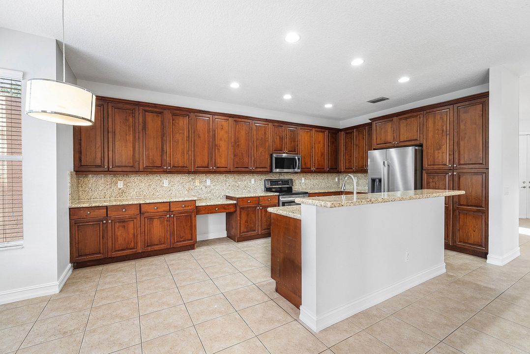 For Rent: $5,200 (5 beds, 3 baths, 2994 Square Feet)