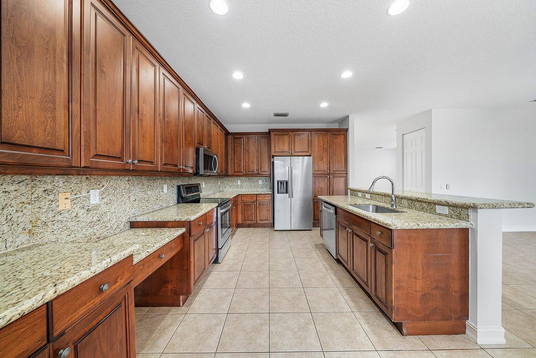 For Rent: $5,200 (5 beds, 3 baths, 2994 Square Feet)