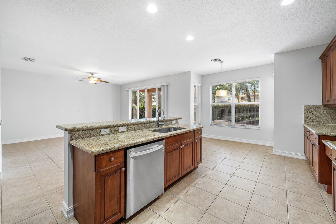 For Rent: $5,200 (5 beds, 3 baths, 2994 Square Feet)