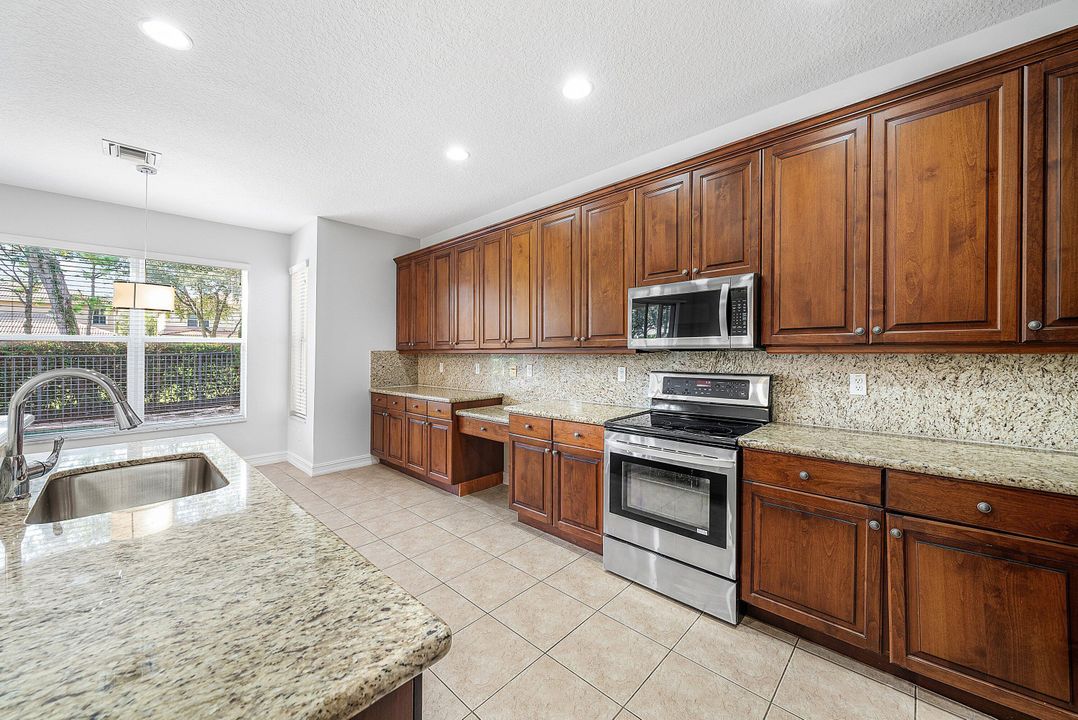 For Rent: $5,200 (5 beds, 3 baths, 2994 Square Feet)