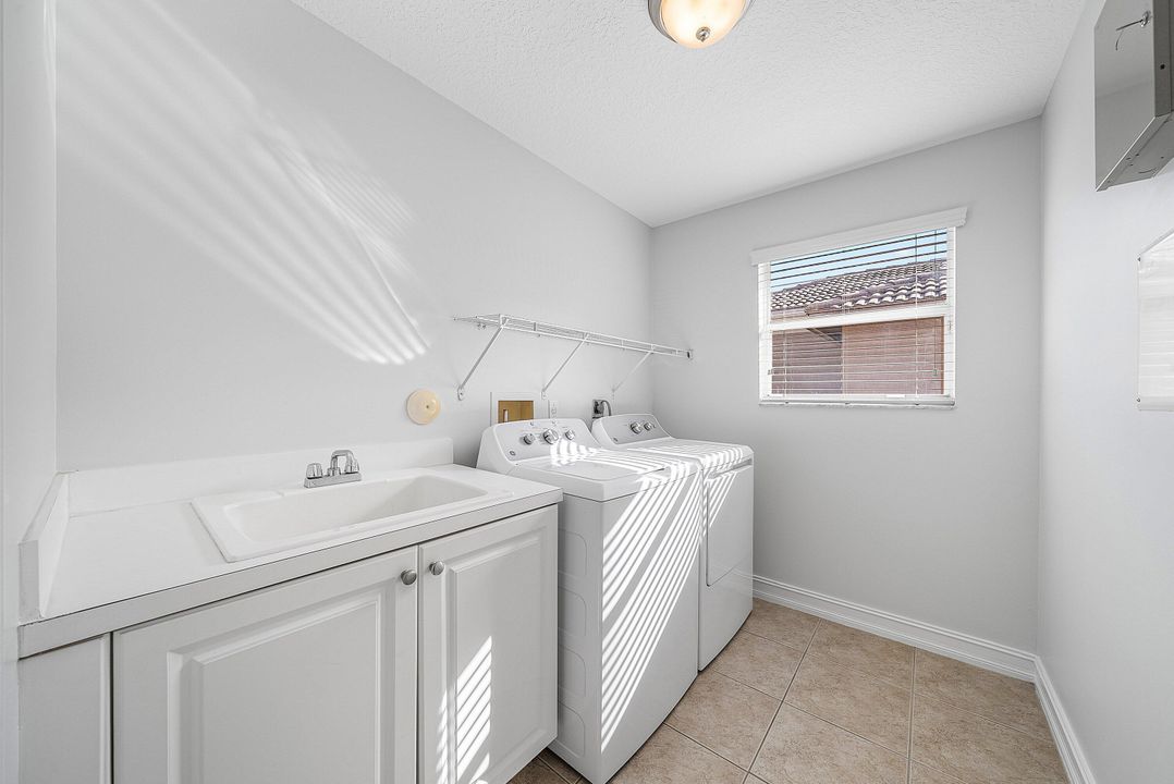 For Rent: $5,200 (5 beds, 3 baths, 2994 Square Feet)