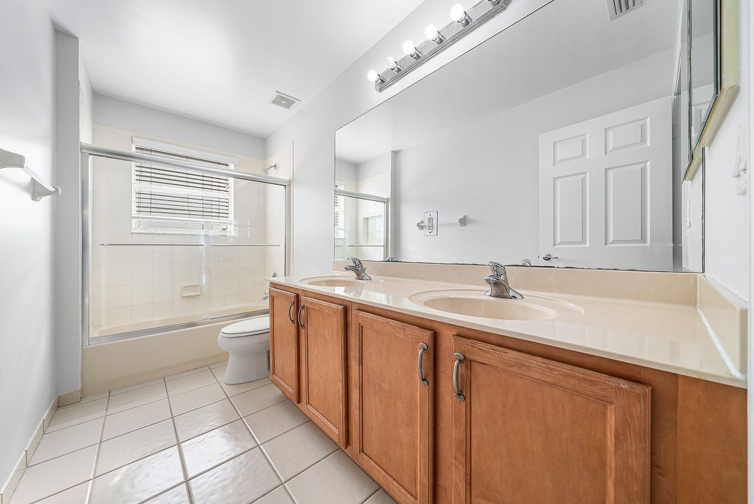 For Rent: $5,200 (5 beds, 3 baths, 2994 Square Feet)