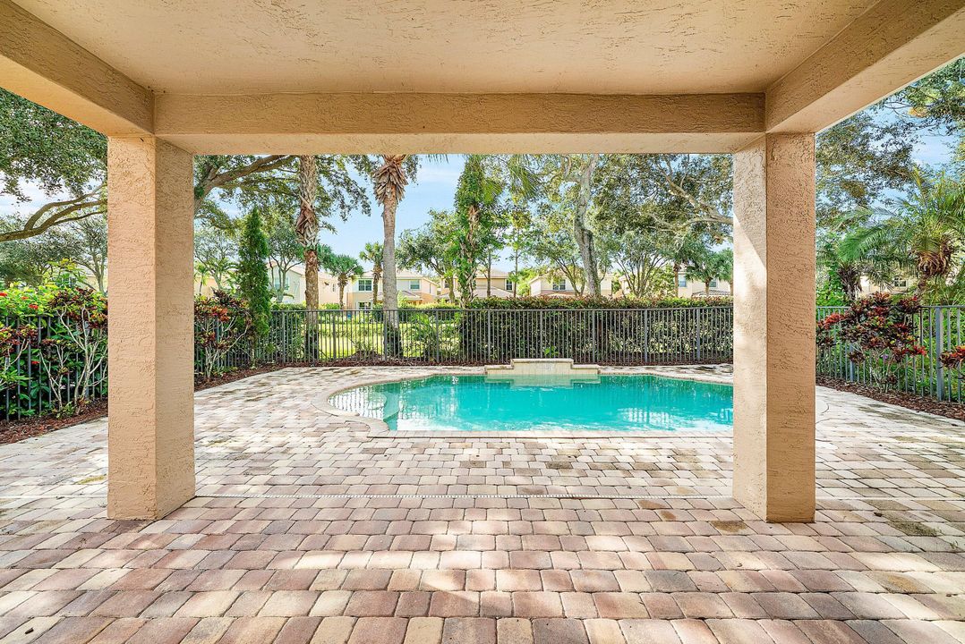 For Rent: $5,200 (5 beds, 3 baths, 2994 Square Feet)