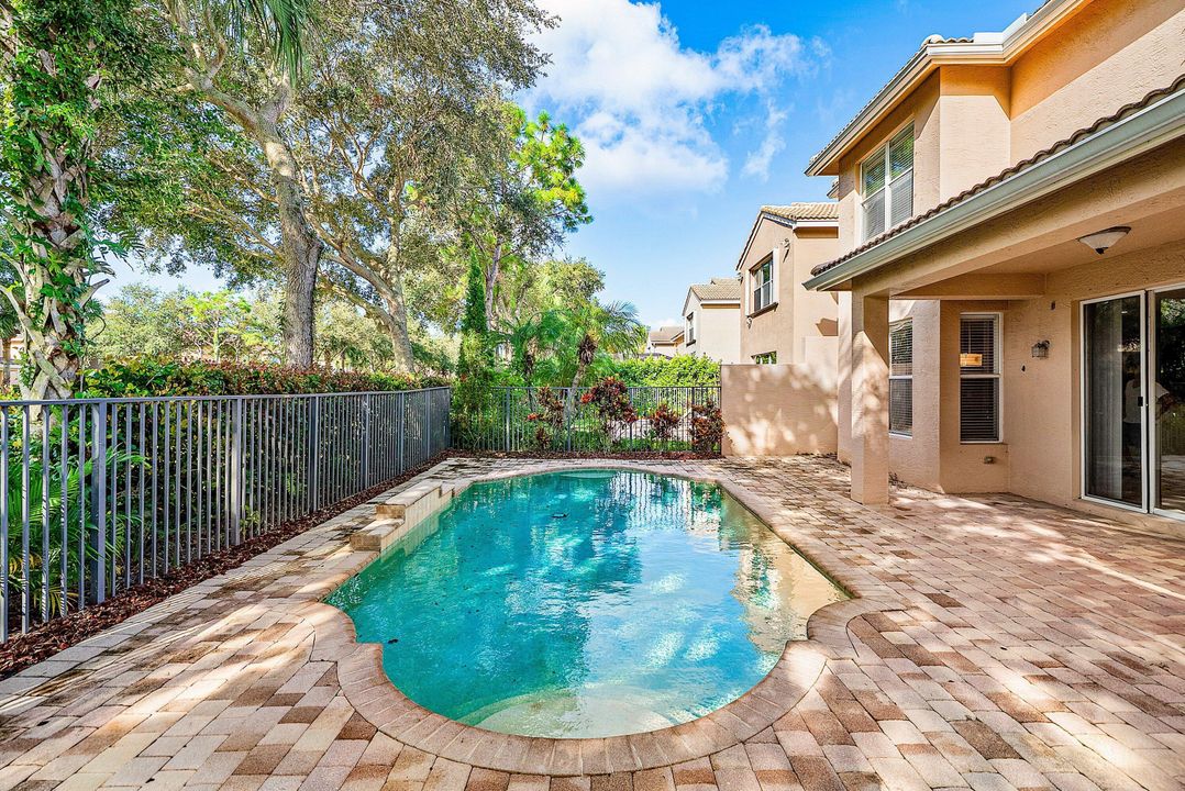 For Rent: $5,200 (5 beds, 3 baths, 2994 Square Feet)