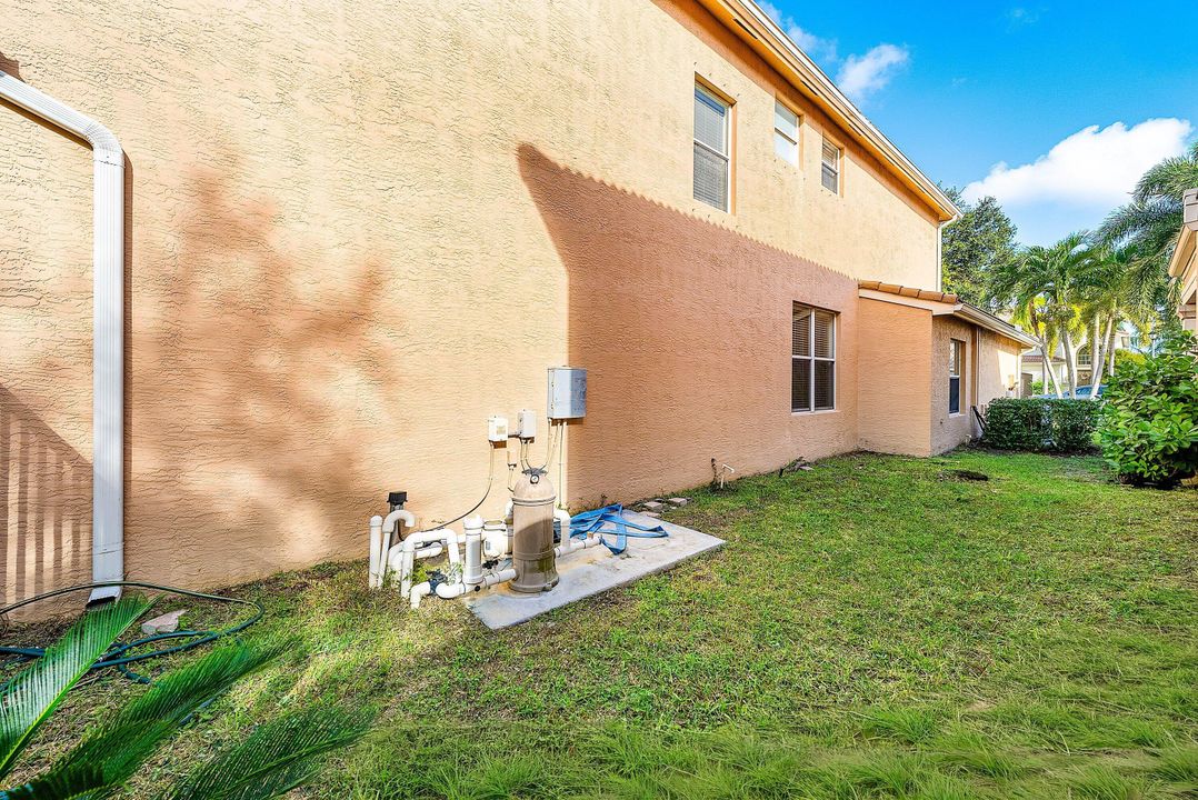 For Rent: $5,200 (5 beds, 3 baths, 2994 Square Feet)