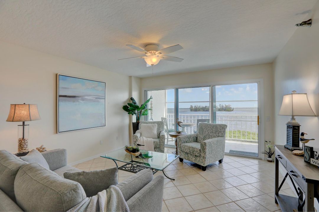 На продажу: $429,000 (2 спален, 2 ванн, 1337 Квадратных фут)