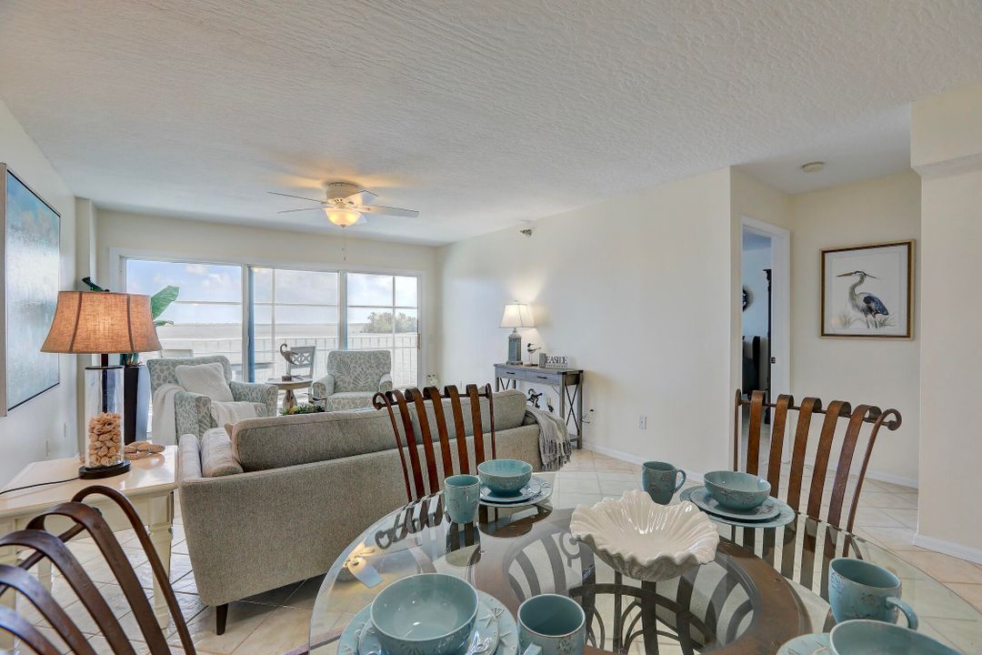 На продажу: $429,000 (2 спален, 2 ванн, 1337 Квадратных фут)