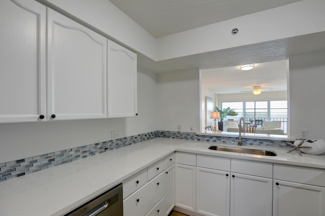 На продажу: $429,000 (2 спален, 2 ванн, 1337 Квадратных фут)