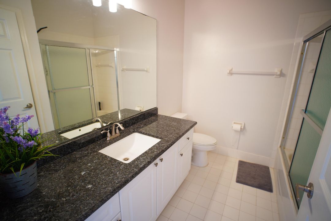 待售: $260,000 (3 贝兹, 2 浴室, 2067 平方英尺)