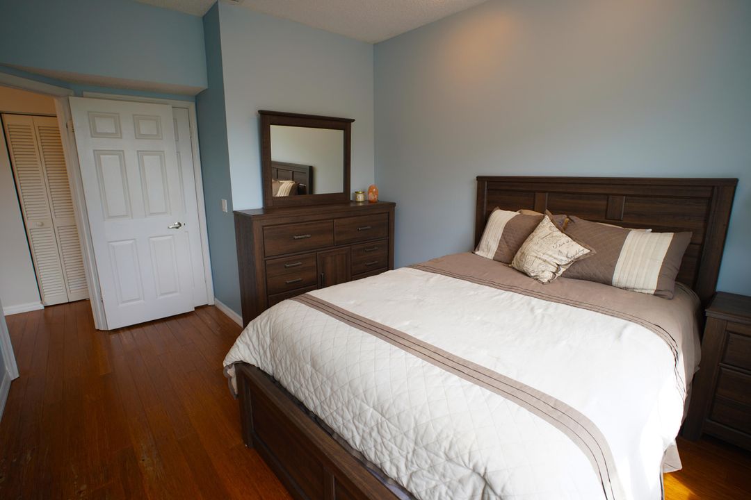 待售: $260,000 (3 贝兹, 2 浴室, 2067 平方英尺)