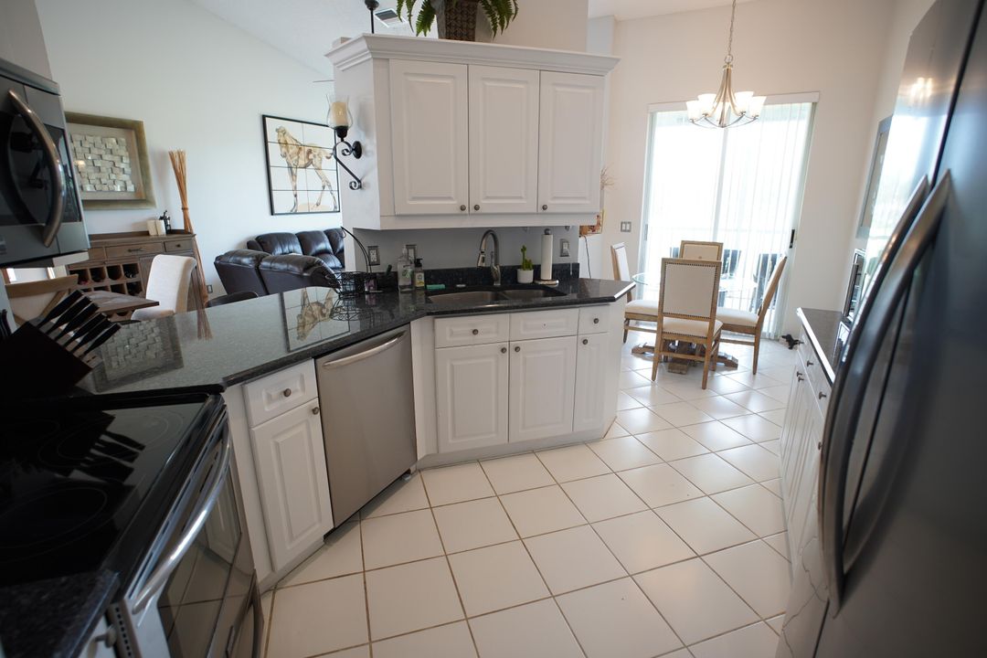 待售: $260,000 (3 贝兹, 2 浴室, 2067 平方英尺)